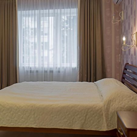 Remarkable Appartments In Town Center Poltava Exterior foto