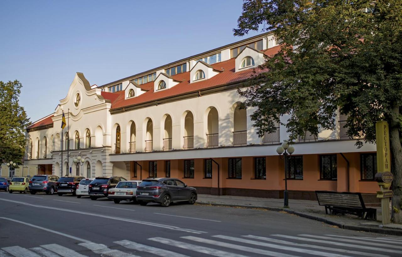 Remarkable Appartments In Town Center Poltava Exterior foto